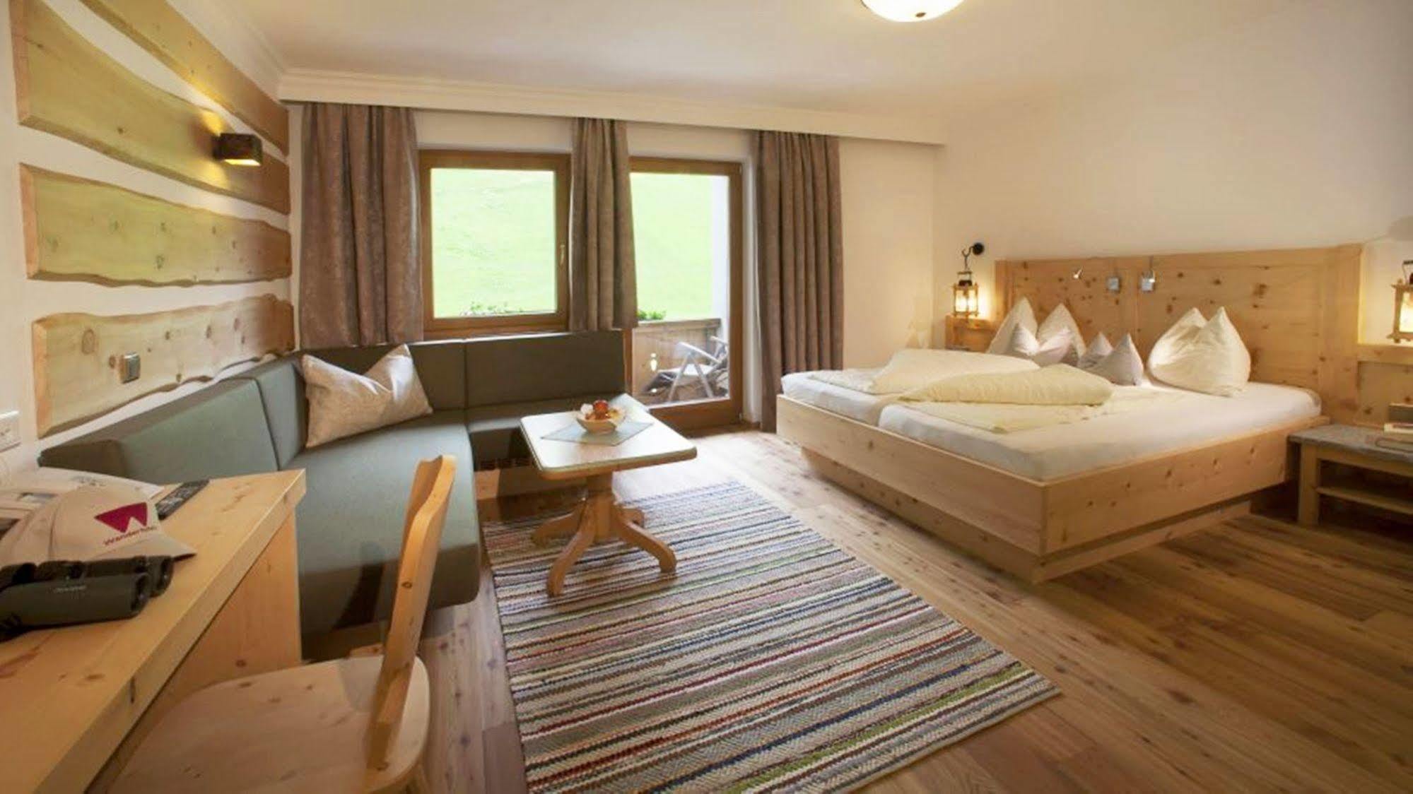 Natur- & Wanderhotel Tuxertal 외부 사진